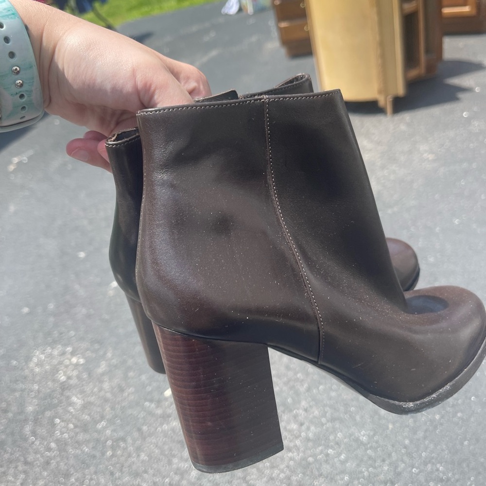 Leather brown Via Spiga ankle boots. Worn maybe twice?